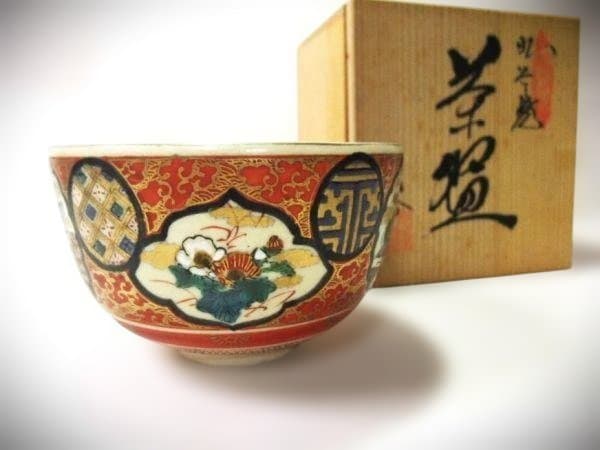 九谷焼 庄三 金彩色絵茶碗 窓絵 古式図 赤絵 茶道具 抹茶茶碗