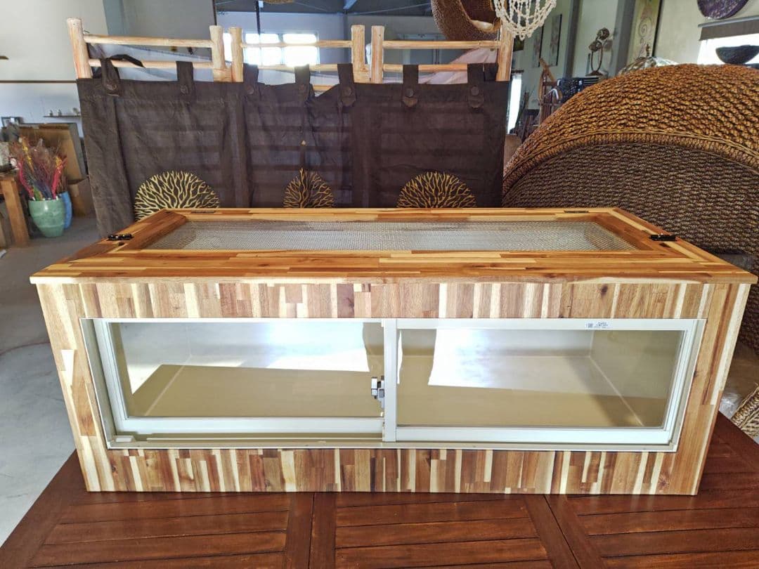 爬虫類ケージ　アルミサッシ