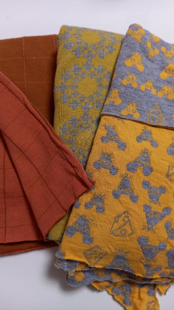 ハンドメイド　黄色の服