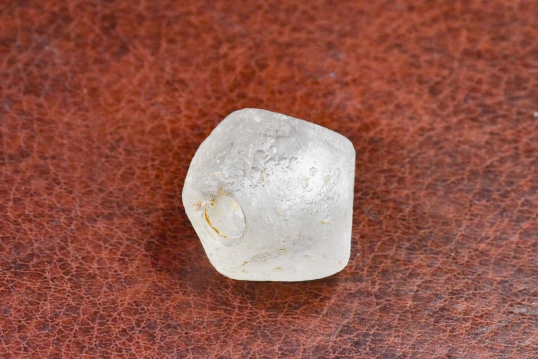 1700年代 ヨーロッパ産 氷砂糖の様な10面体トレードビーズ