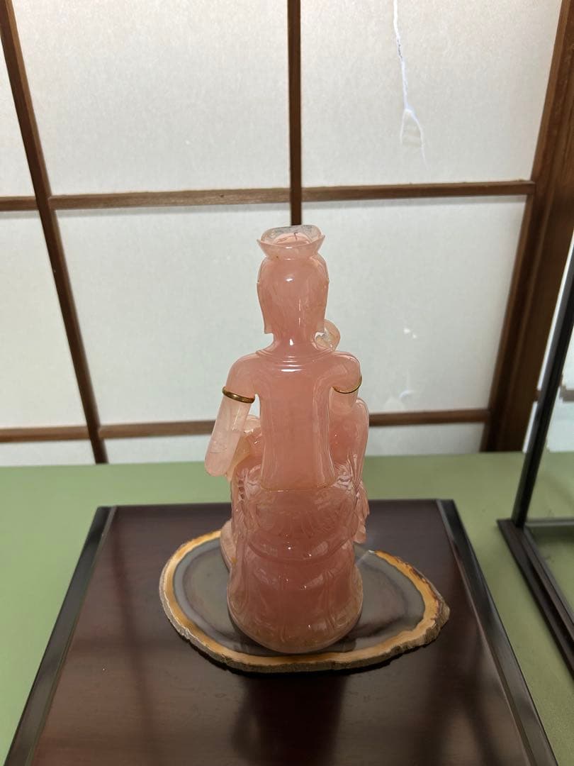 ローズクォーツ 弥勒菩薩像 ガラスケース入り