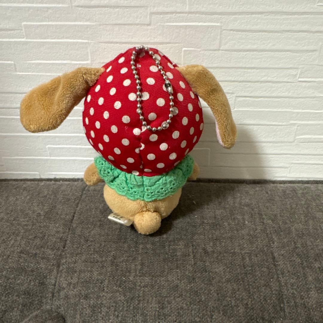 [レア] くろうさ　イチゴになりたいくろうさ　キーホルダー
