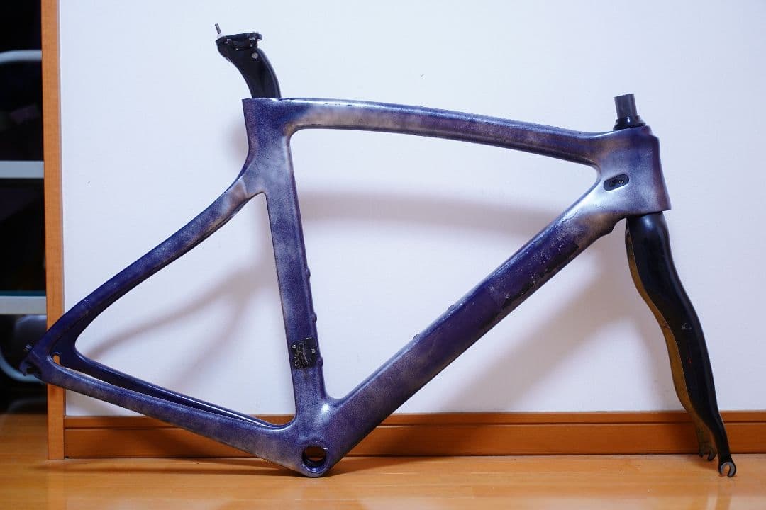 ２月８日まで！ ロードバイク　カーボンフレーム　補修あり