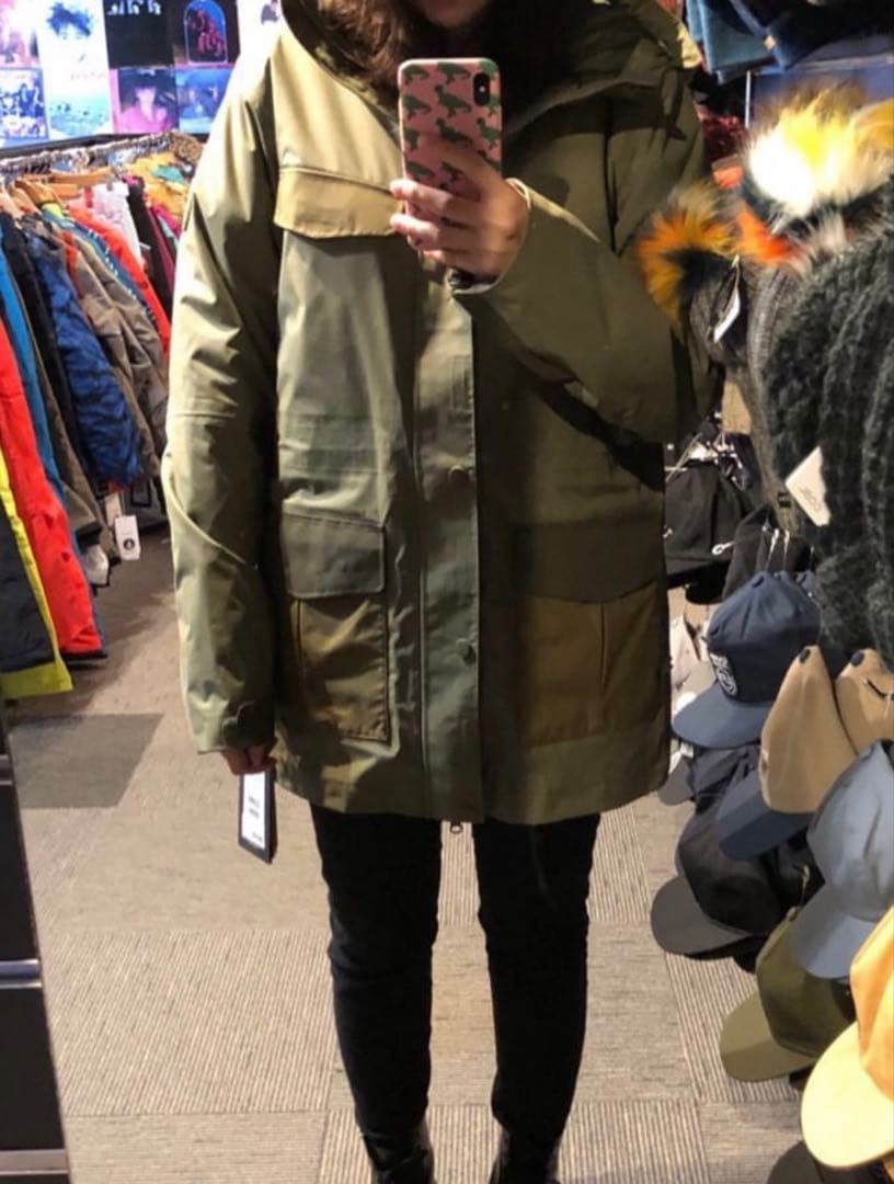 Burton ウィメンズ スノーボードジャケット 防水フード付き カーキ 多機能