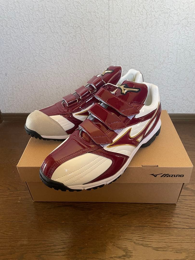 ミズノ限定　ベルト式アップシューズ　白×エンジ×金　右投げ用P革付き27.0cm