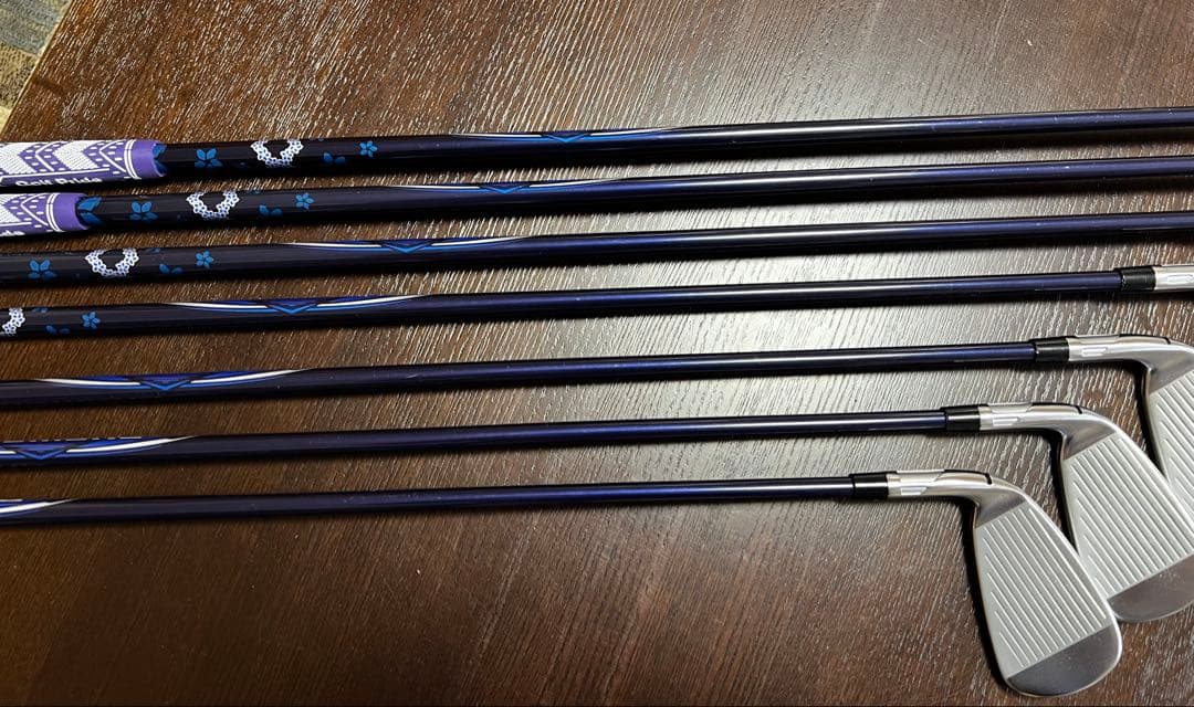 テーラーメイド　QIアイアン　（5-AW）