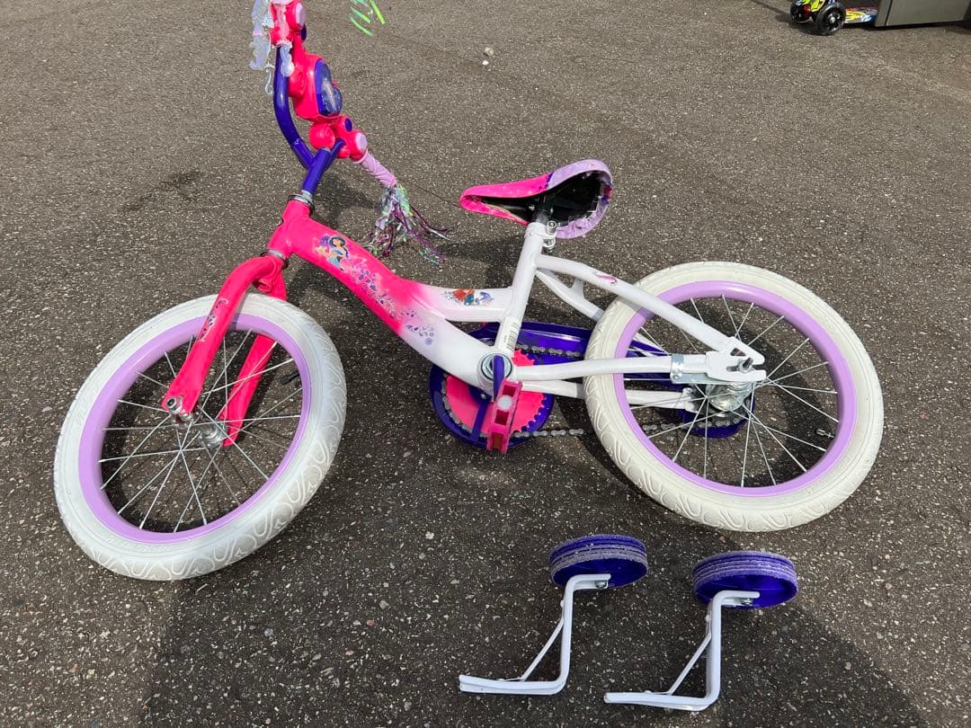 アメリカ 子供用自転車 キッズ ピンクと白 補助輪付き