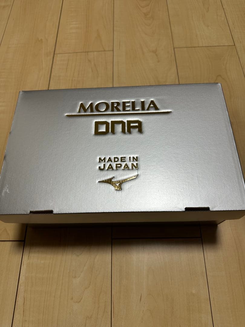 ミズノ　モレリア　DNA シルバー/ゴールド