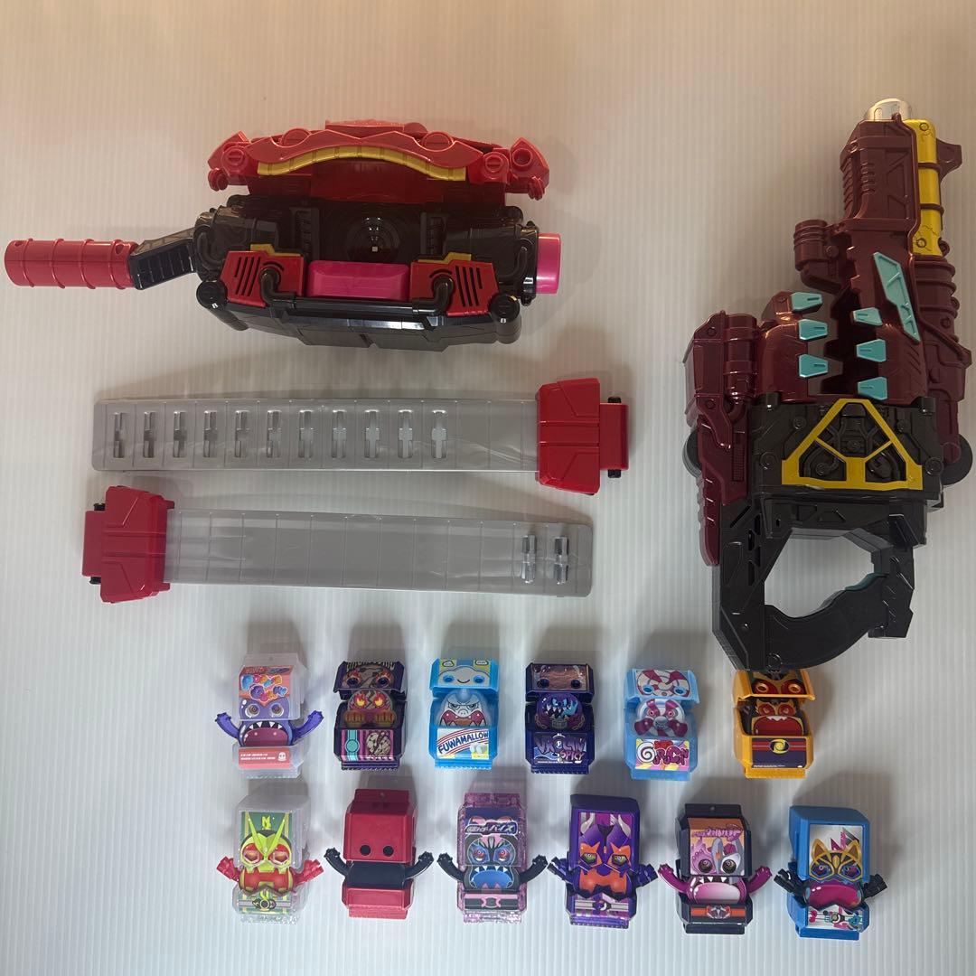 仮面ライダーガヴ　DX変身ベルトガヴ & DX変身銃ベイクマグナム　♫