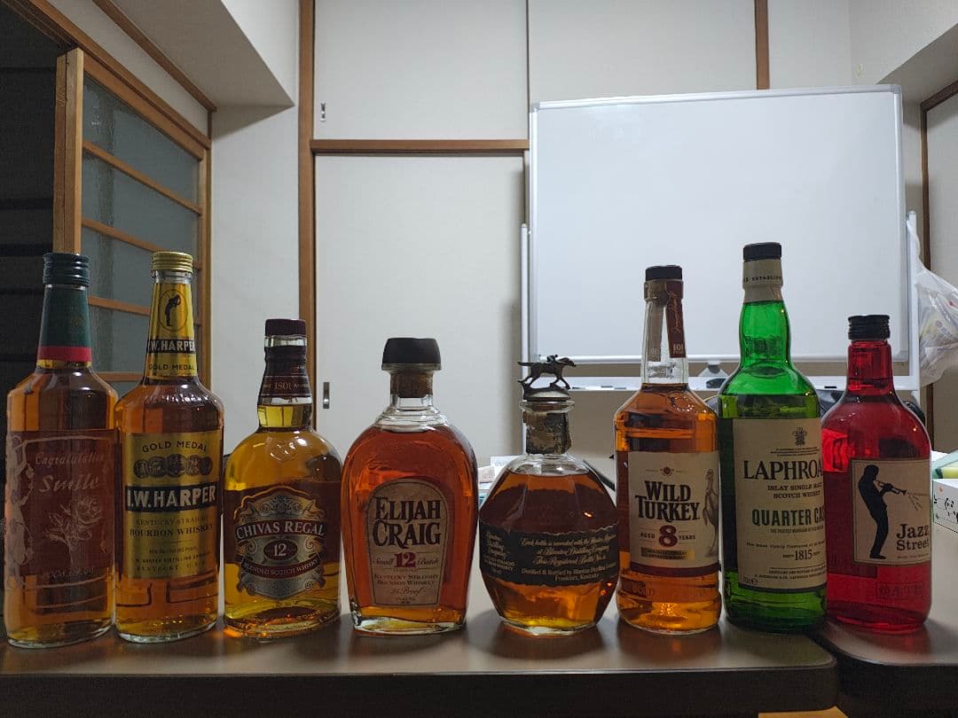 ウイスキー空き瓶八本セット