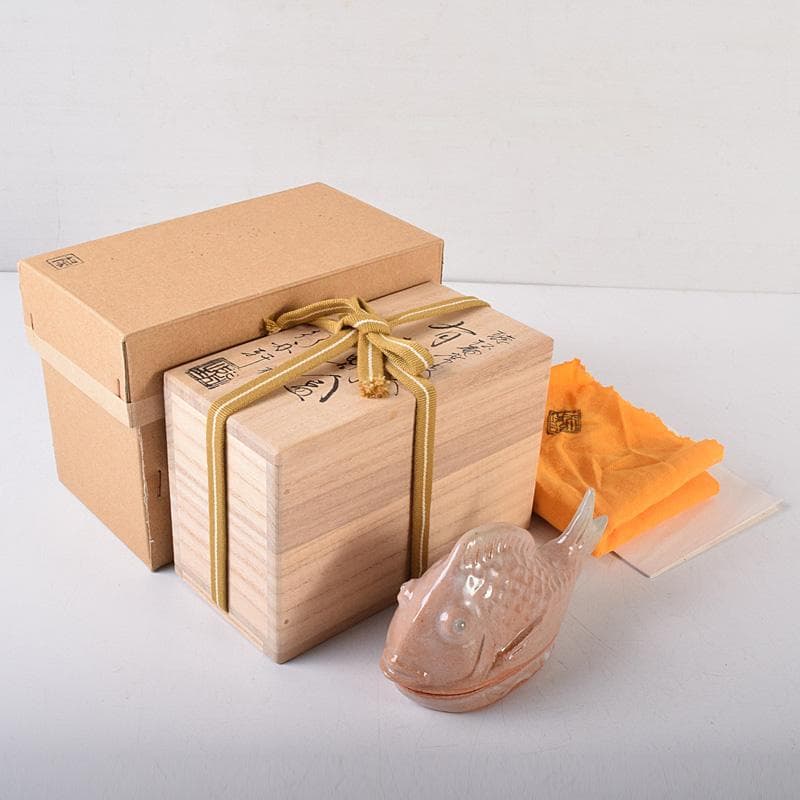 茶道具　鯛　香合　在銘　共箱　V　7480