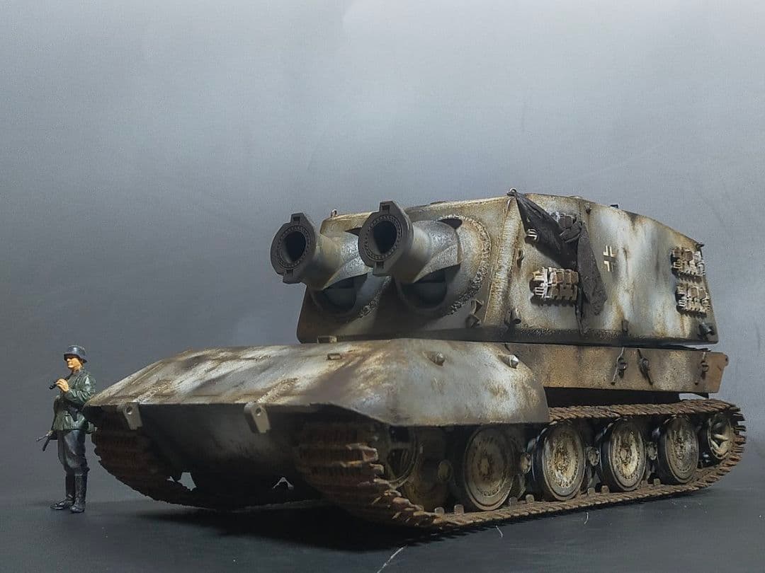 ドイツ 1/35 戦車 完成品タイガー