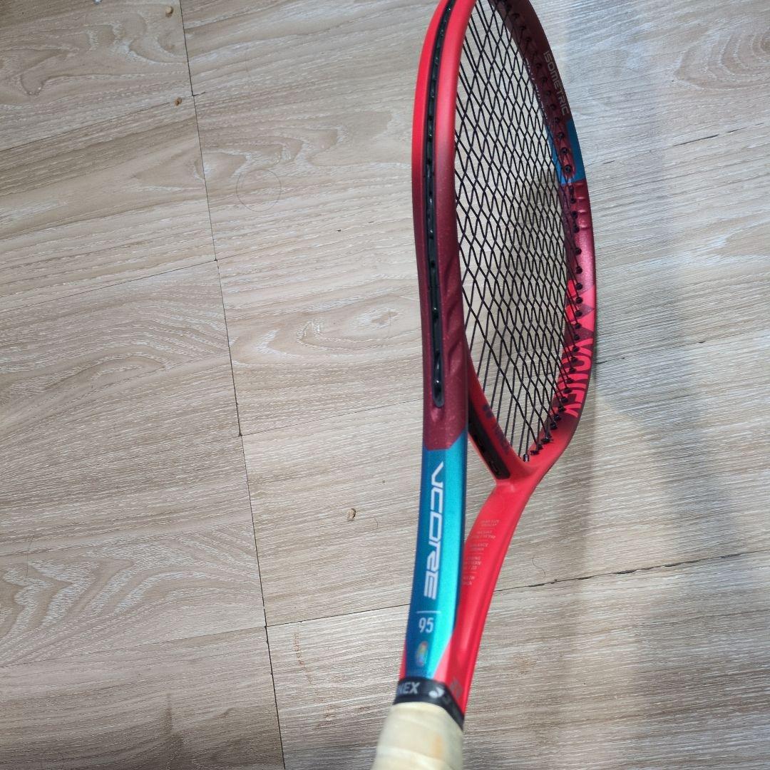YONEX VCORE 95 テニスラケット グリップ2
