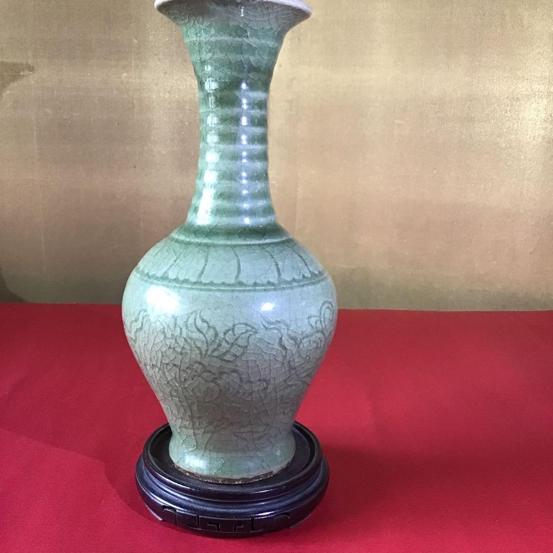 龍泉窯　青磁　隠刻牡丹紋図　明代