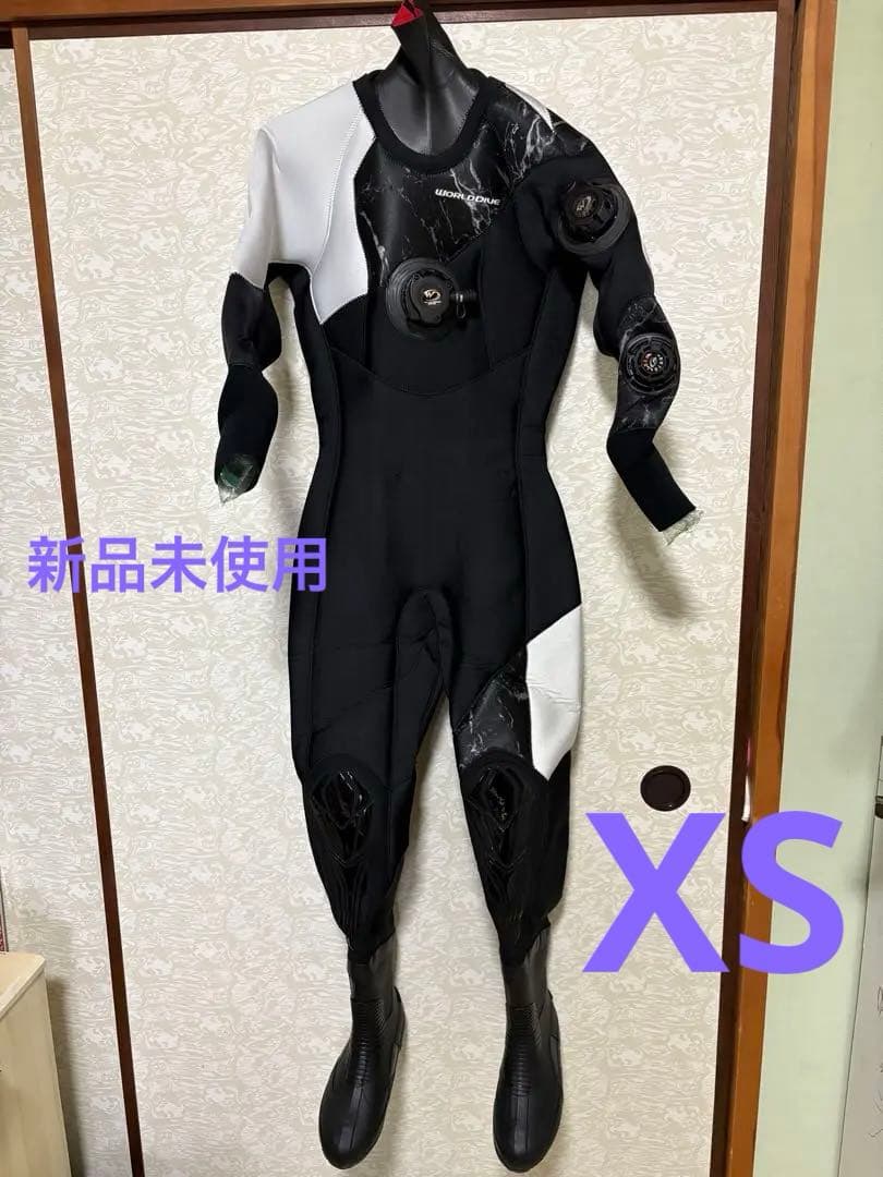 WORLD DIVE フルスーツ ブラック/ホワイトXS ドライスーツケース付き
