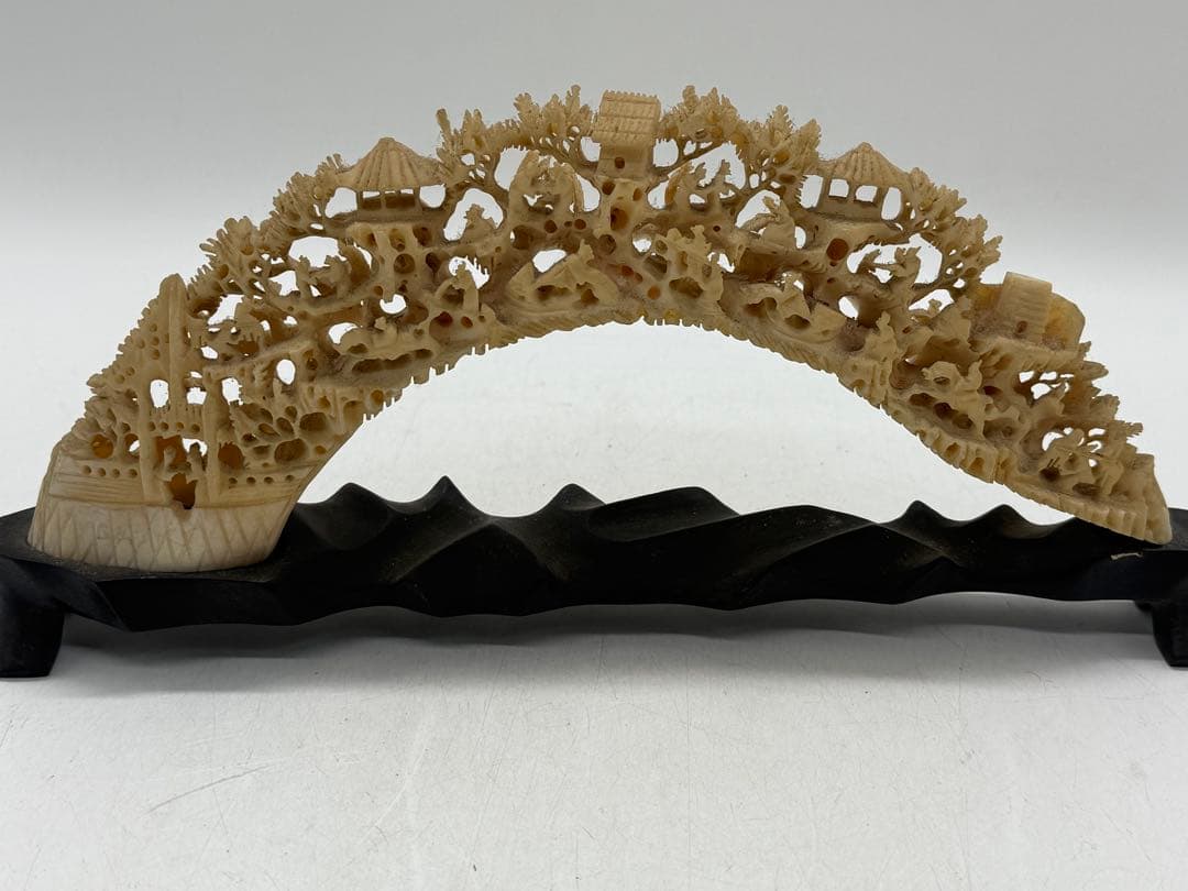 極上　透過し彫　置物　184g 台付　送料込み251112