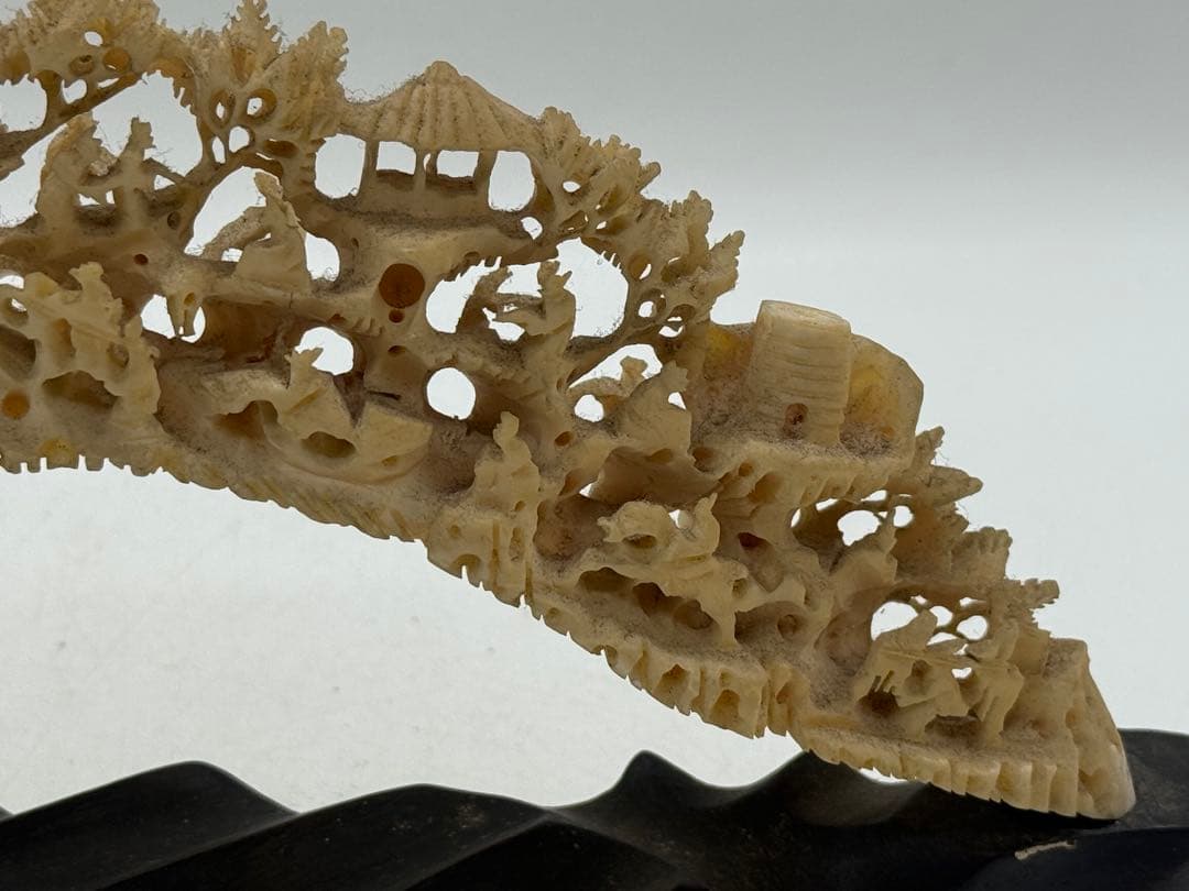 極上　透過し彫　置物　184g 台付　送料込み251112