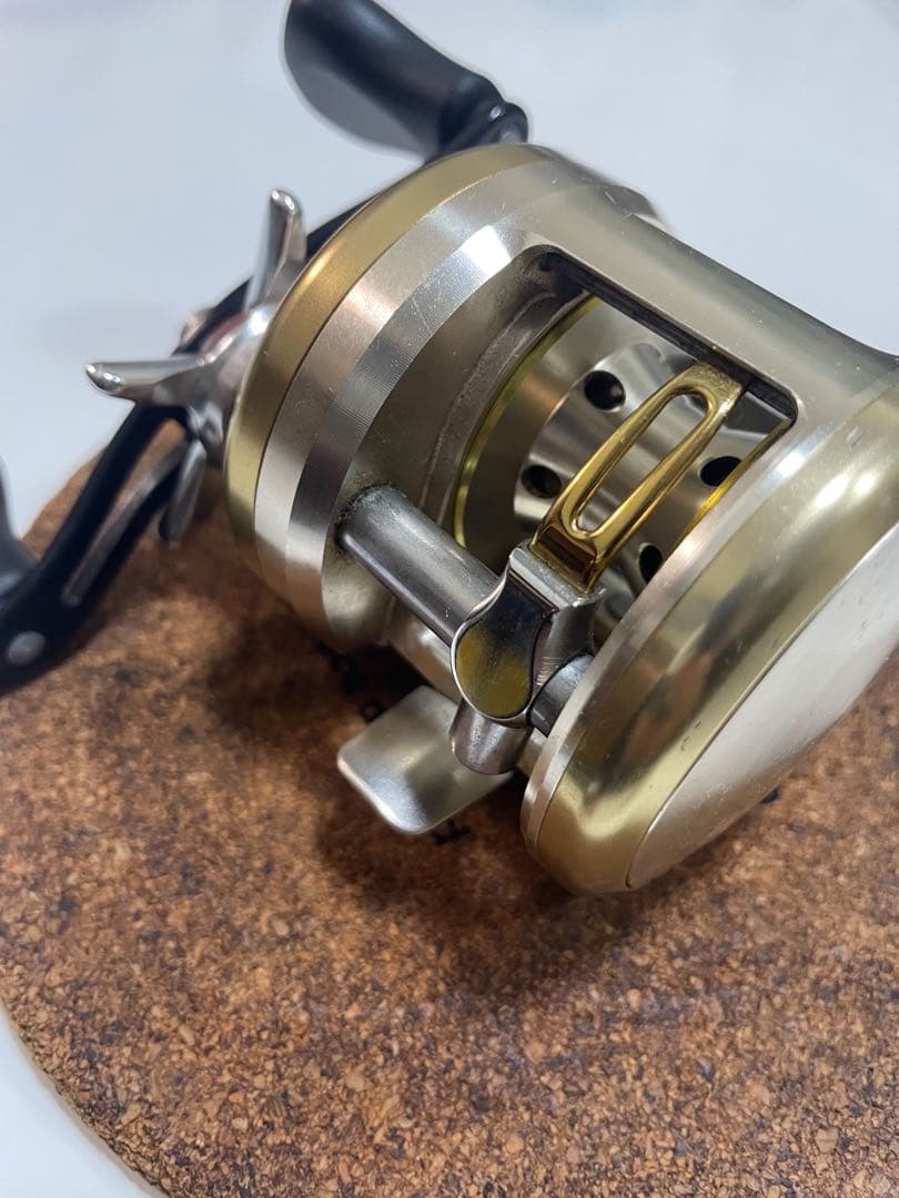 ベイトリール ゴールド シルバー