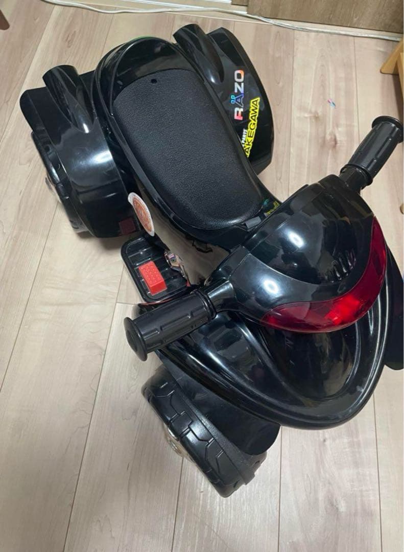 黒いハンドル付きミニカー