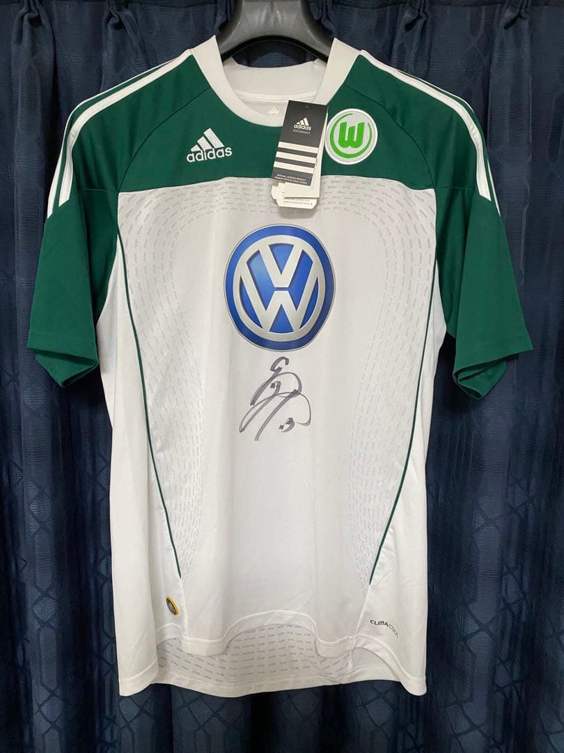 長谷部誠　直筆サイン入りヴォルフスブルクユニフォーム 直筆サインポストカード付き