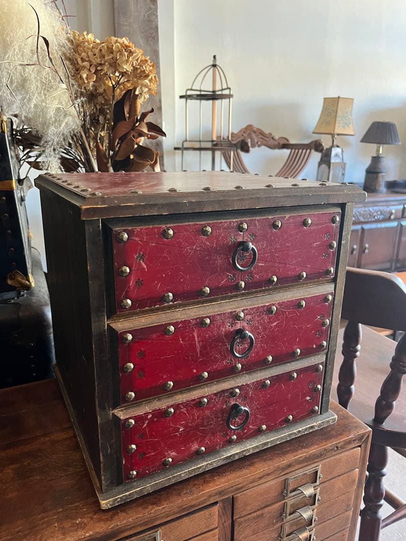 レトロな箪笥　引き出し　チェスト　レザー