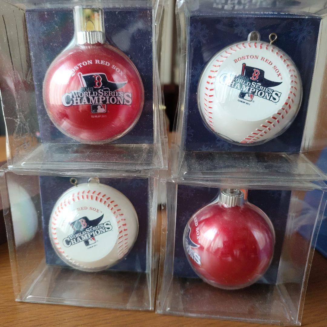 2013年ボストン・レッドソックスのワールドシリーズ優勝ボール型オーナメント　飾