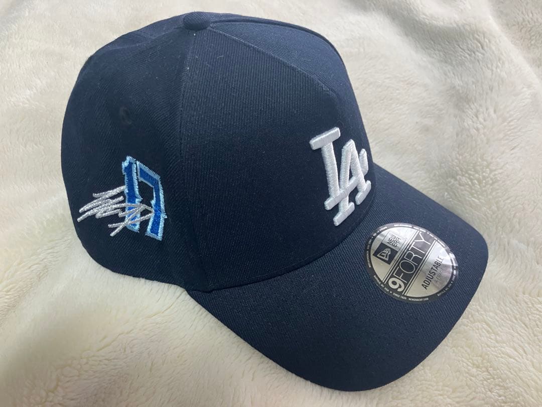 レアアイテムドジャース2024公式キャップ大谷翔平背番号17&サイン銀糸刺繍入り