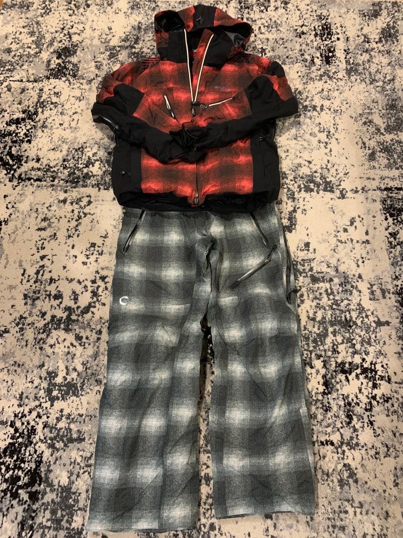 ゴールドウィン　スキーウエア上下セット　Mサイズ