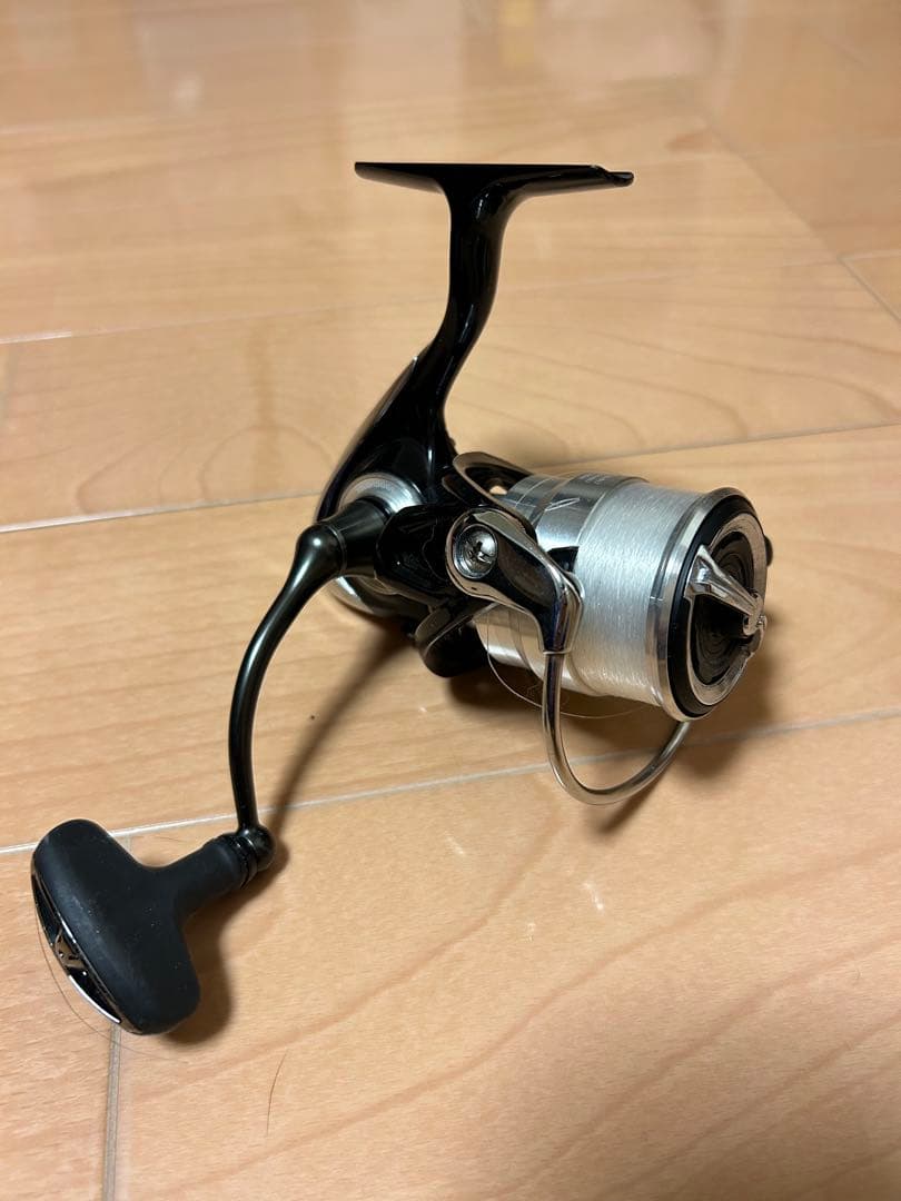 LEXA 2500D スピニングリール ブラック/シルバー