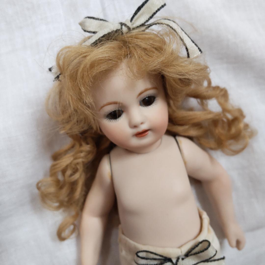 ミニョネット　アンティークドールリプロ　人形　シモン&ハルビック　リボン