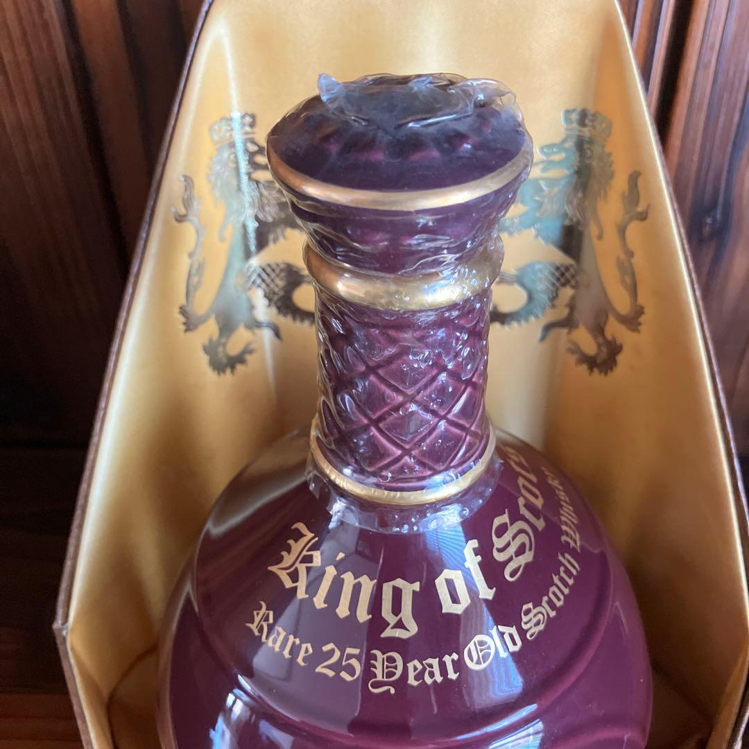 未開栓KING OF SCOTSウィスキー　ロイヤル　ウィンザー陶器、25年