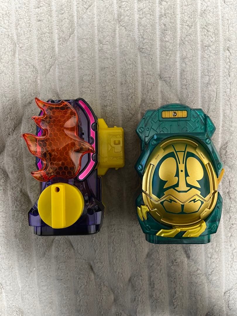 仮面ライダーリバイス　ゴールドスピノバイスタンプ　限定品　ボルケーノスタンプ