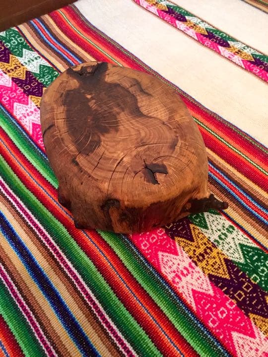 天然楢の木で作成/枝の突起を活かして風変わり＾＾【ミニ薪割り台/インテリア台】