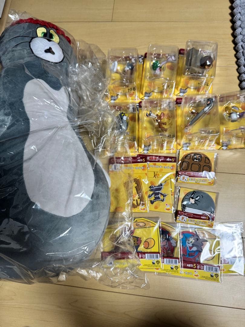 トムとジェリー happyくじ　フィギュアセット ぬいぐるみ付き