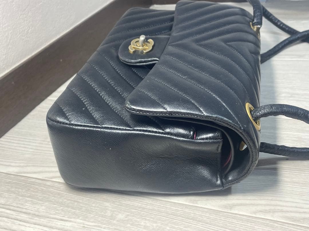 CHANELノベルティ シェブロン Vステッチ Wフラップ ショルダー