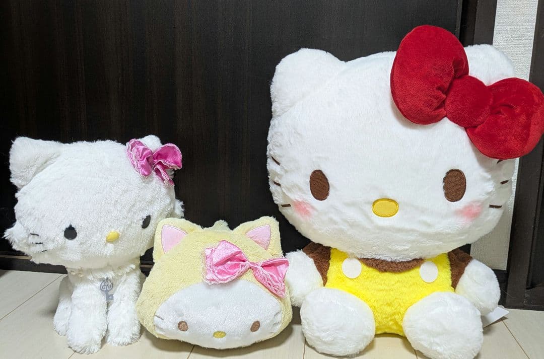 チャーミーキティぬいぐるみ2種、ハローキティぬいぐるみ1種