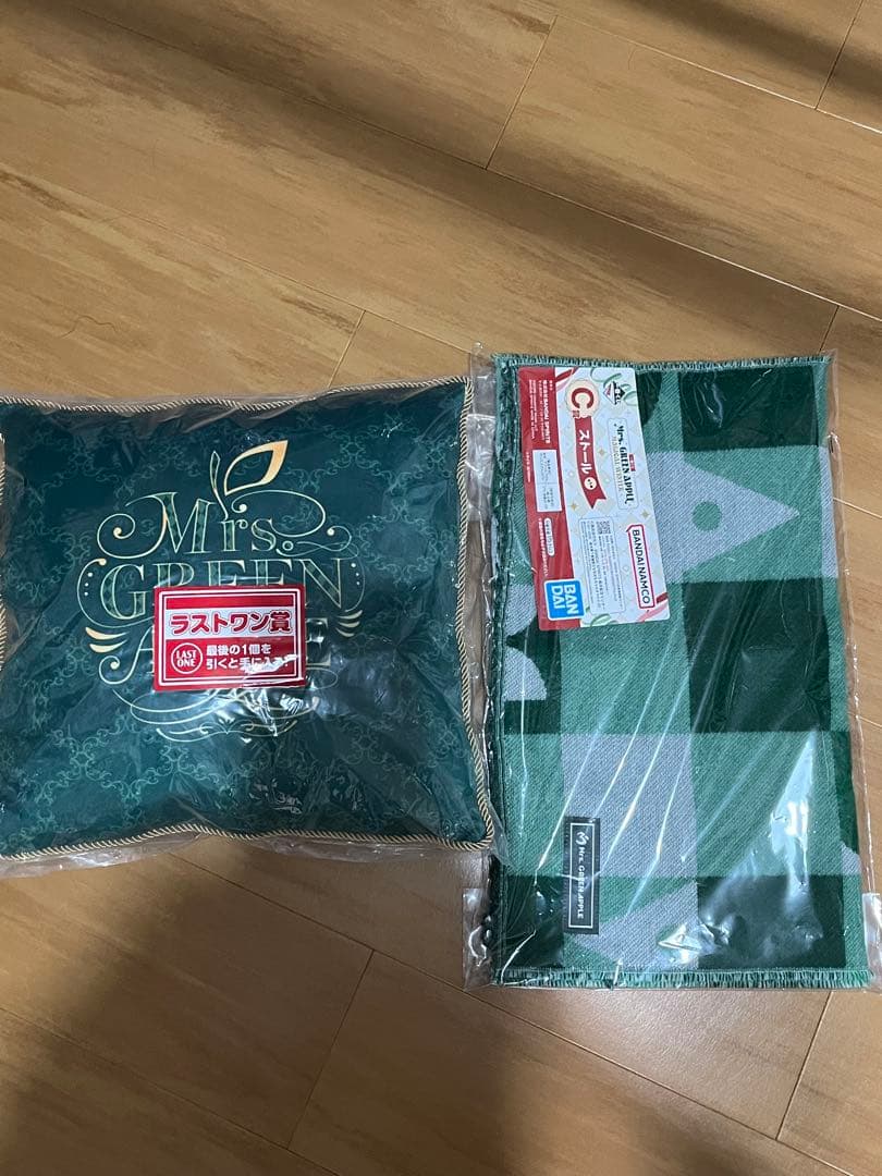 Mrs. GREEN 1番くじ　クッション ブランケット2点セット