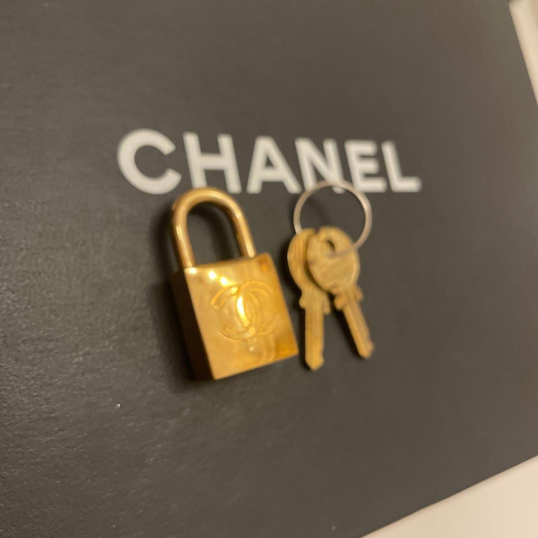 CHANEL ゴールド 南京錠