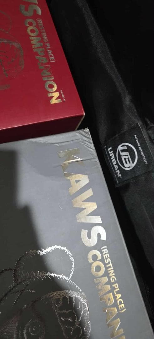 KAWS Resting Place レッド