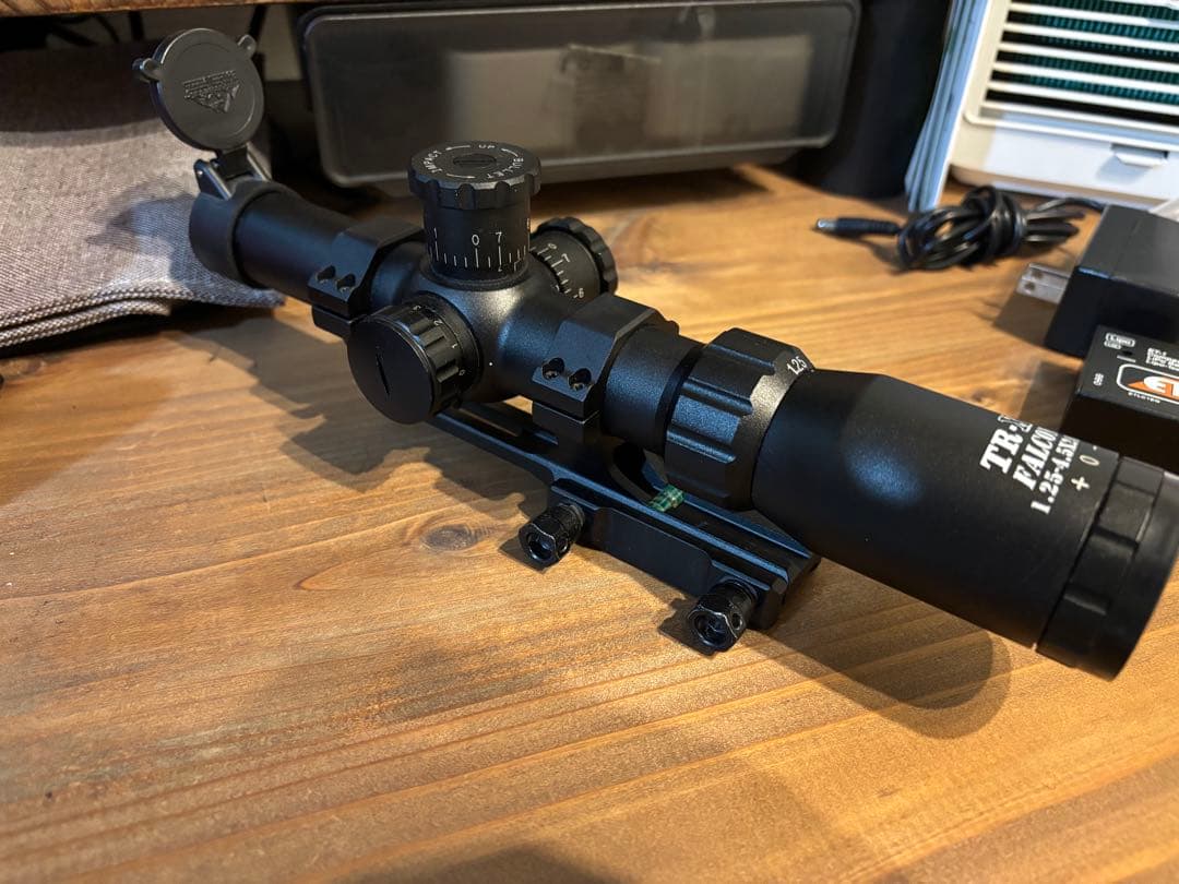 即購入可 Sightron TR-X Falcon 1.25-4.5x24IR