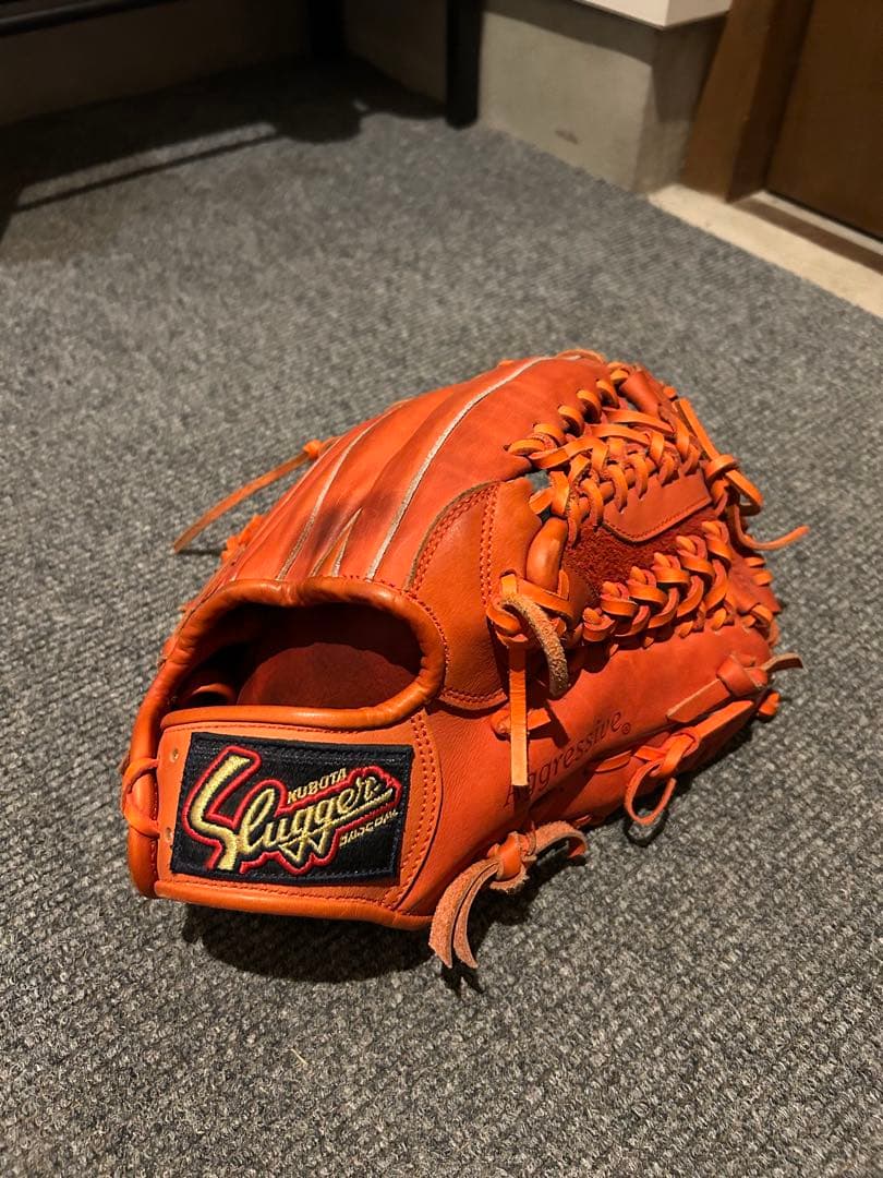 Slugger Aggressive オレンジグローブ 右投げ用