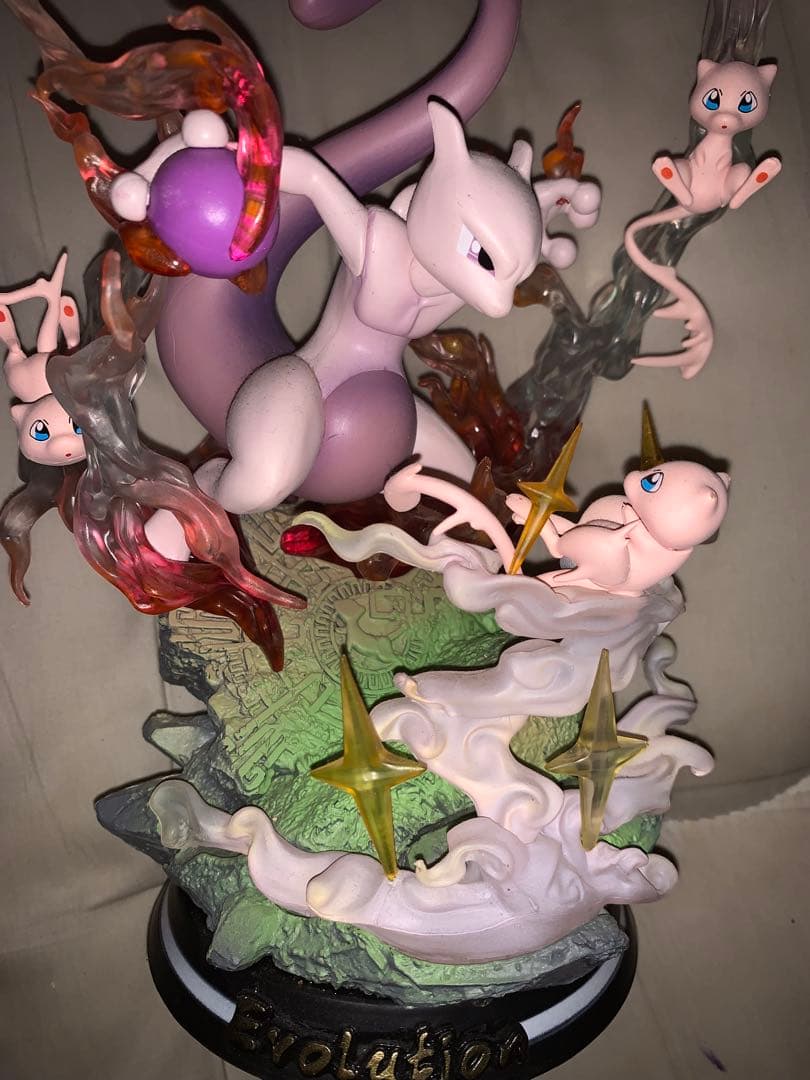 ミュウツー ミュウ フィギュア　海外フィギュア　発光ギミックあり