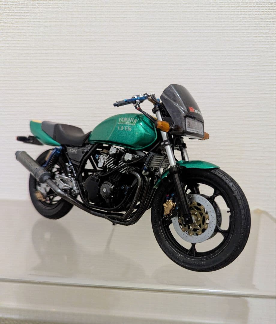 アオシマ1/12ヤマハXJR400RⅡ改バイクプラモデル