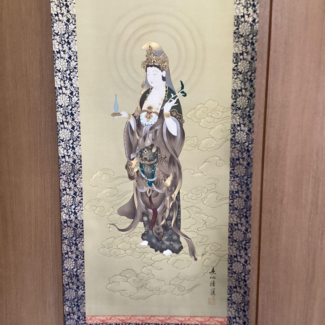 素　仙　筆　　【　絹本彩色画　・雲上観音図　】　自題共箱　軸先漆仕立木　610