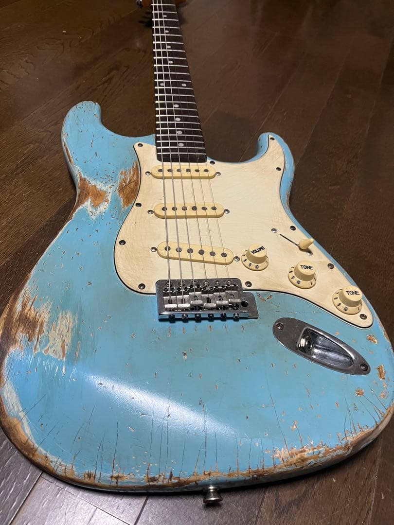 ストラトタイプギター ヴィンテージ仕上げ