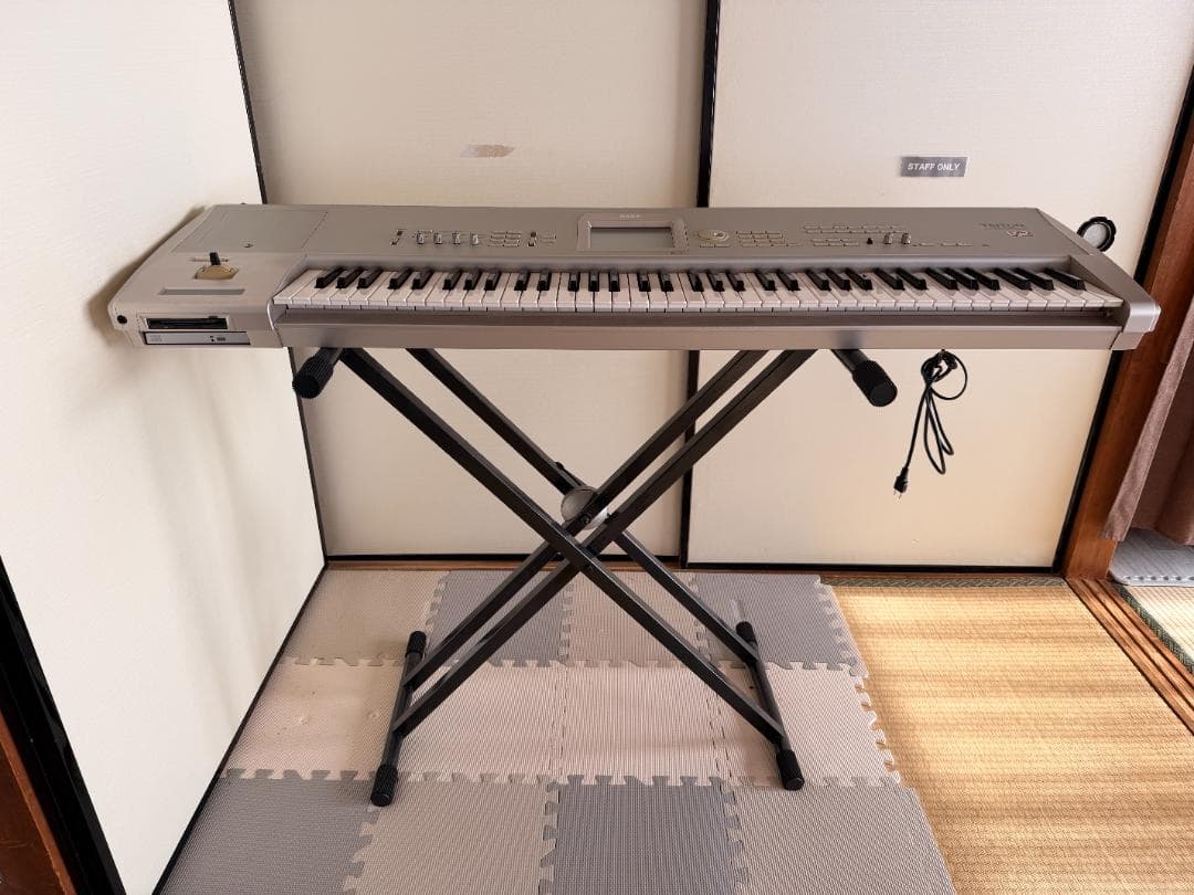 【美品】KORG TRITON V2 シンセサイザー