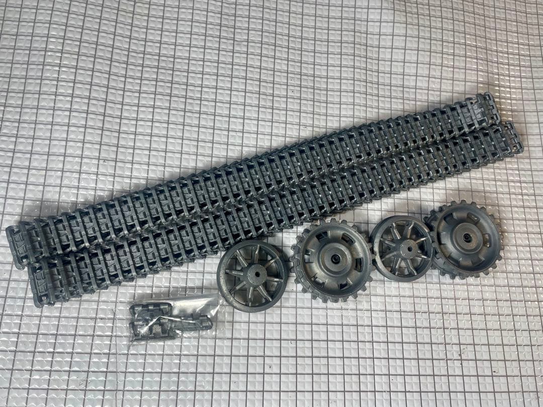 ヘンロン1/16 純正【Ⅲ号戦車&突撃砲】用メタルキャタピラ&起動輪&誘導輪