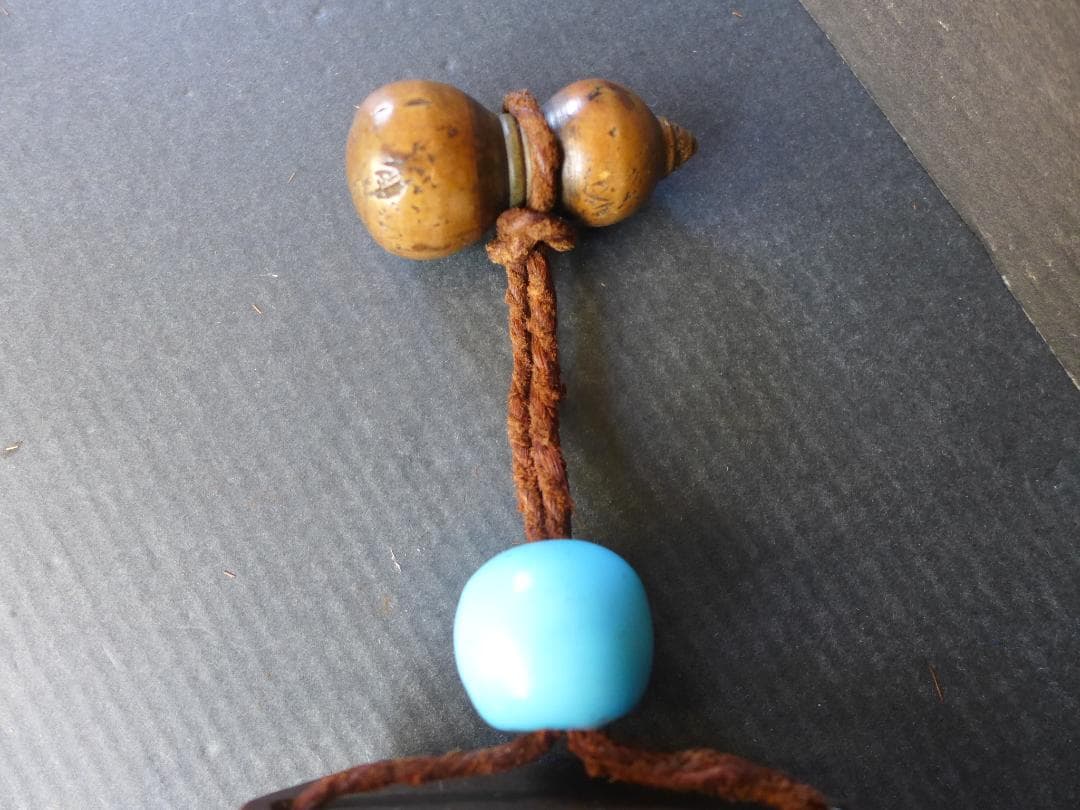 明治大正期頃　 一刀彫 　刻み煙草入　瓢箪根付・水色ガラス緒締め 　提げ物喫煙具