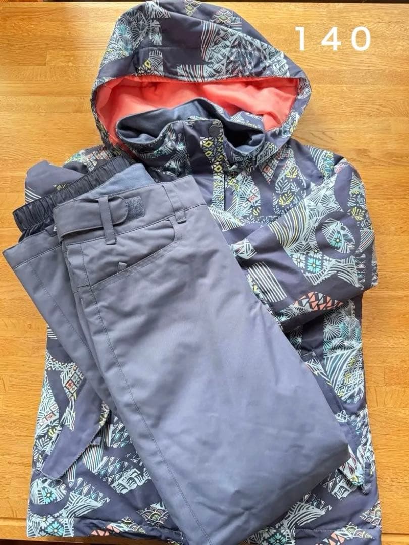 【美品】ROXY 子供用 スノーボード ジャケットとパンツセット　１４０センチ