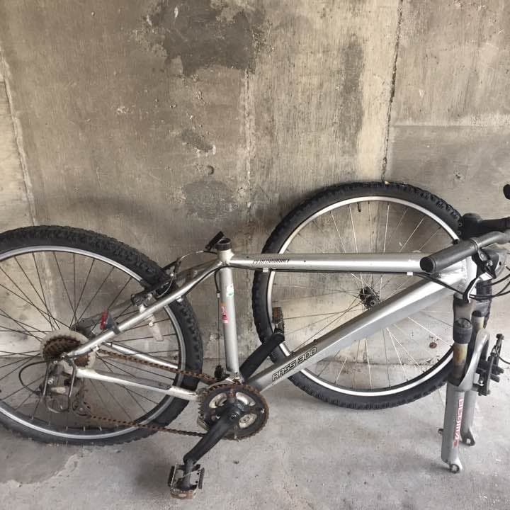 マウンテンバイク サドル無し
